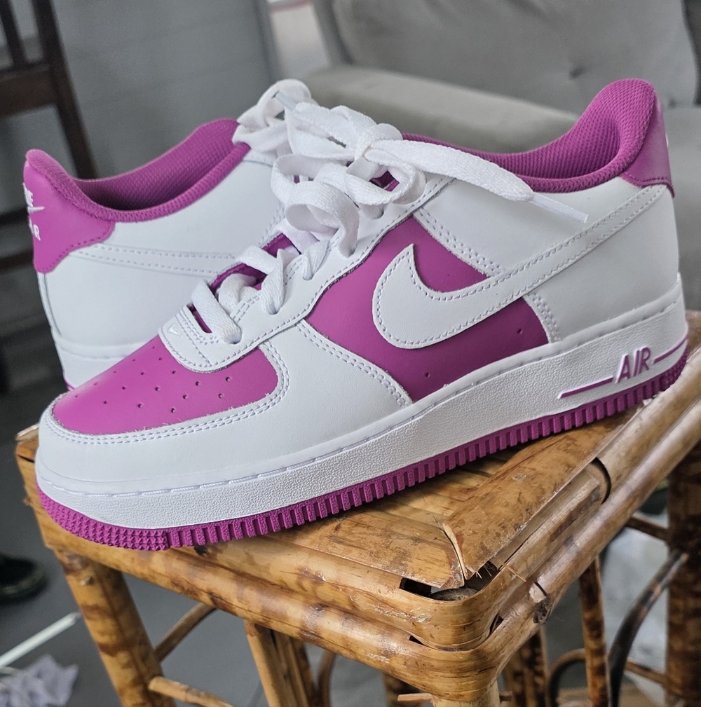 Nike Women's Athletic Shoes in Pink and White